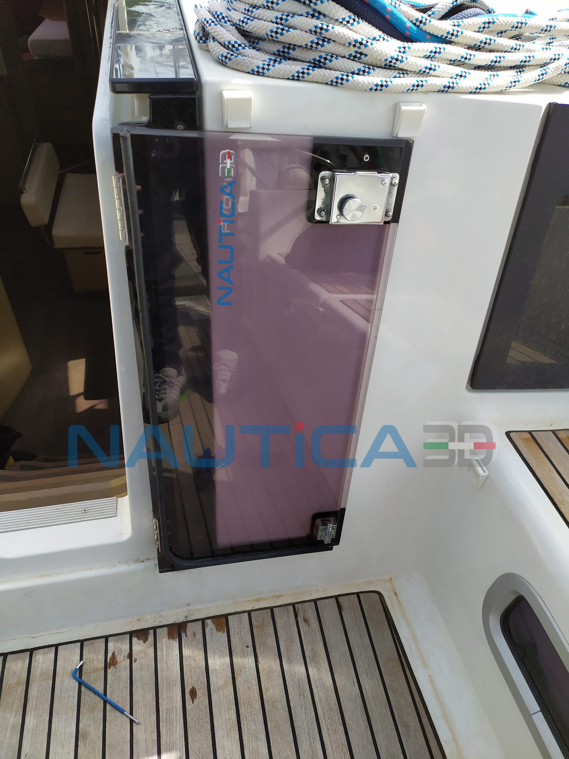 Lavorazioni plexiglass - sportello tambuccio